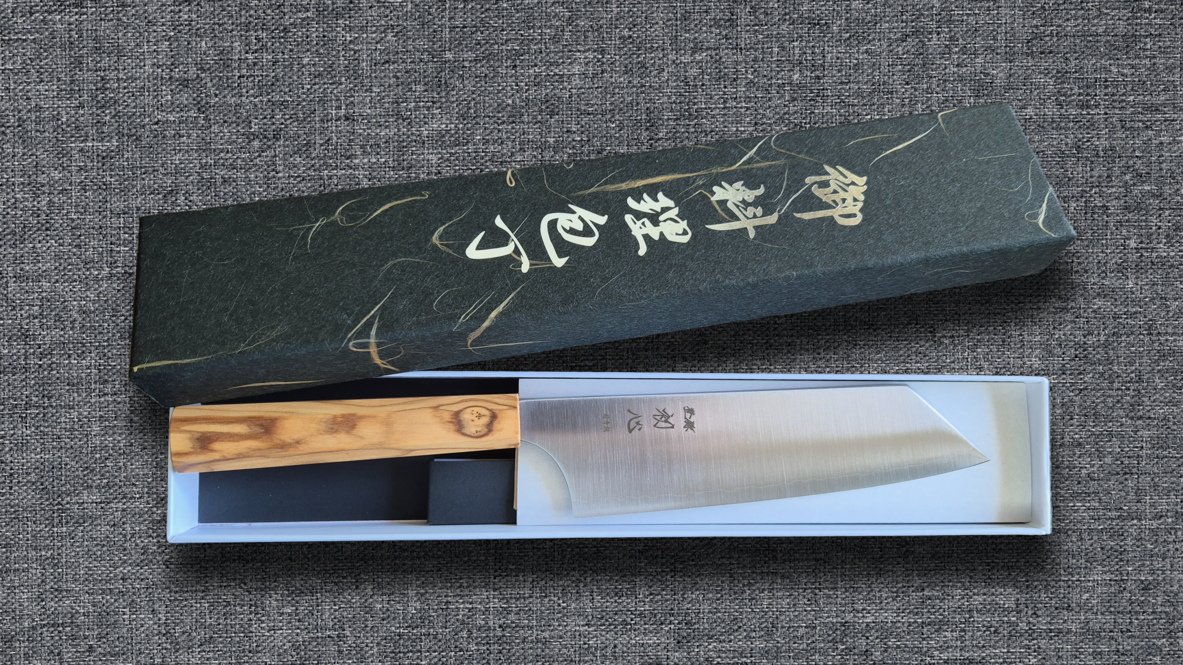 Hatsukokoro Aogami Super Bunka - Migaki 180mm - Zeytin Ağacı