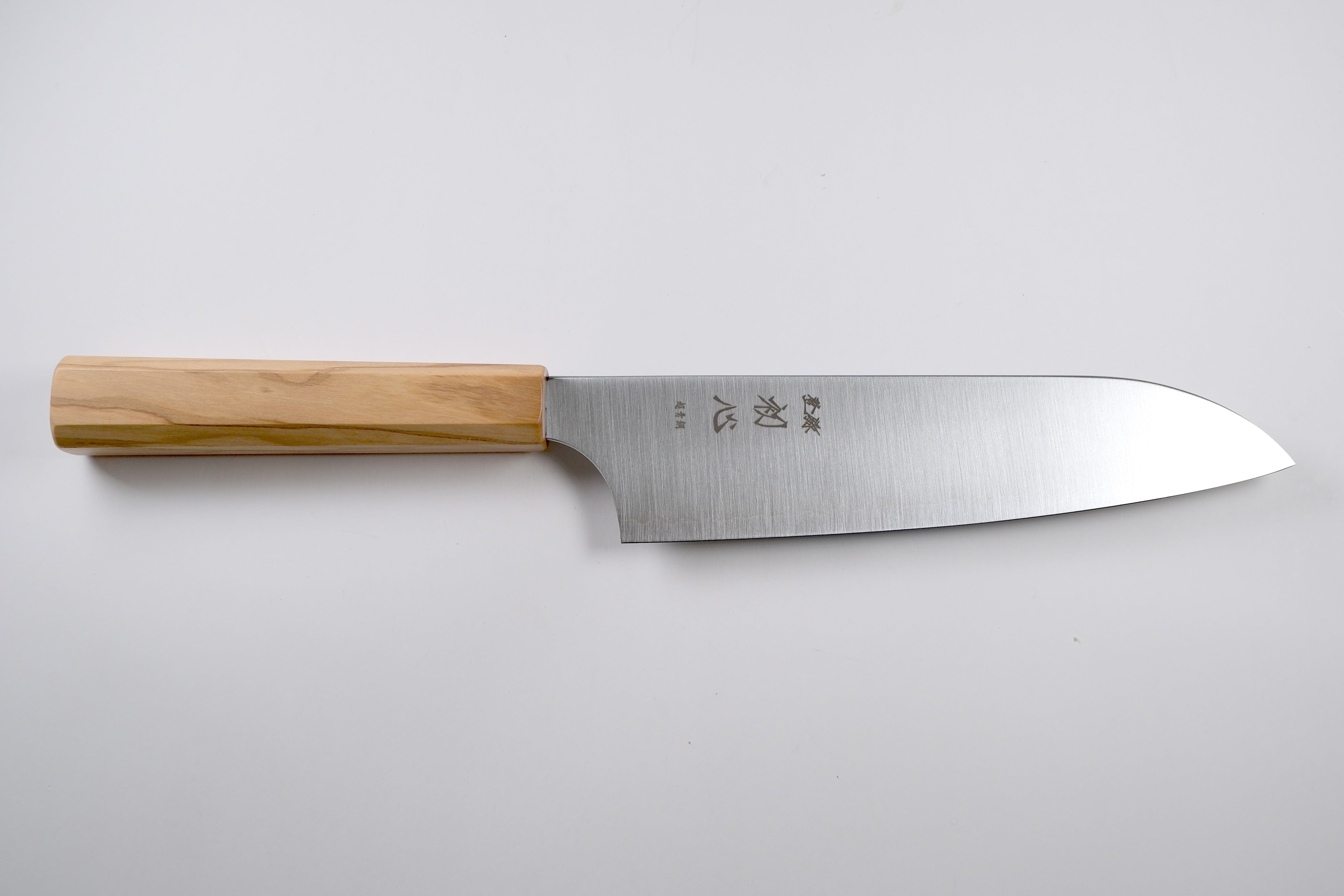 Hatsukokoro Aogami Super Santoku - Migaki 180mm - Zeytin Ağacı