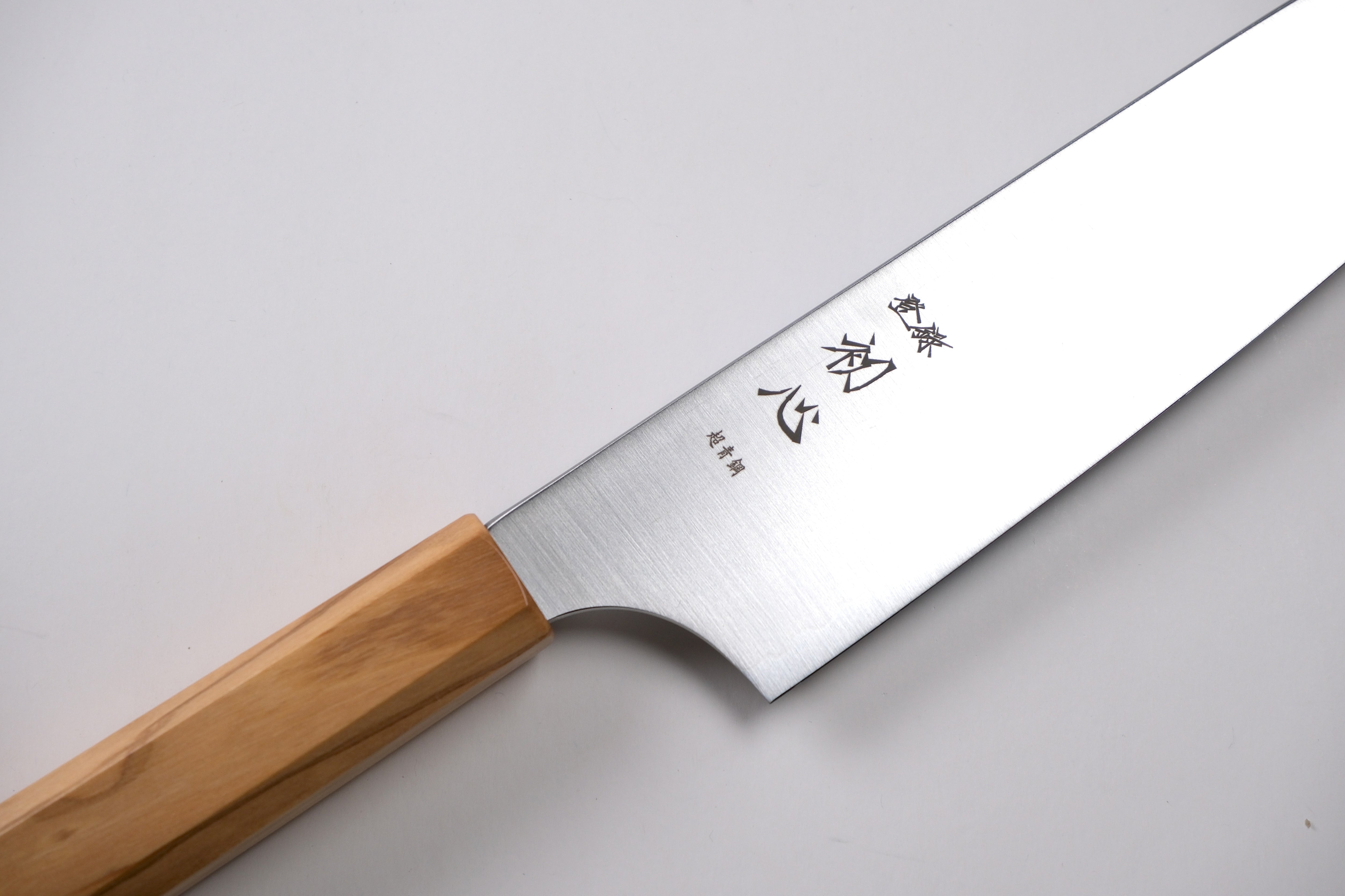 Hatsukokoro Aogami Super Santoku - Migaki 180mm - Zeytin Ağacı