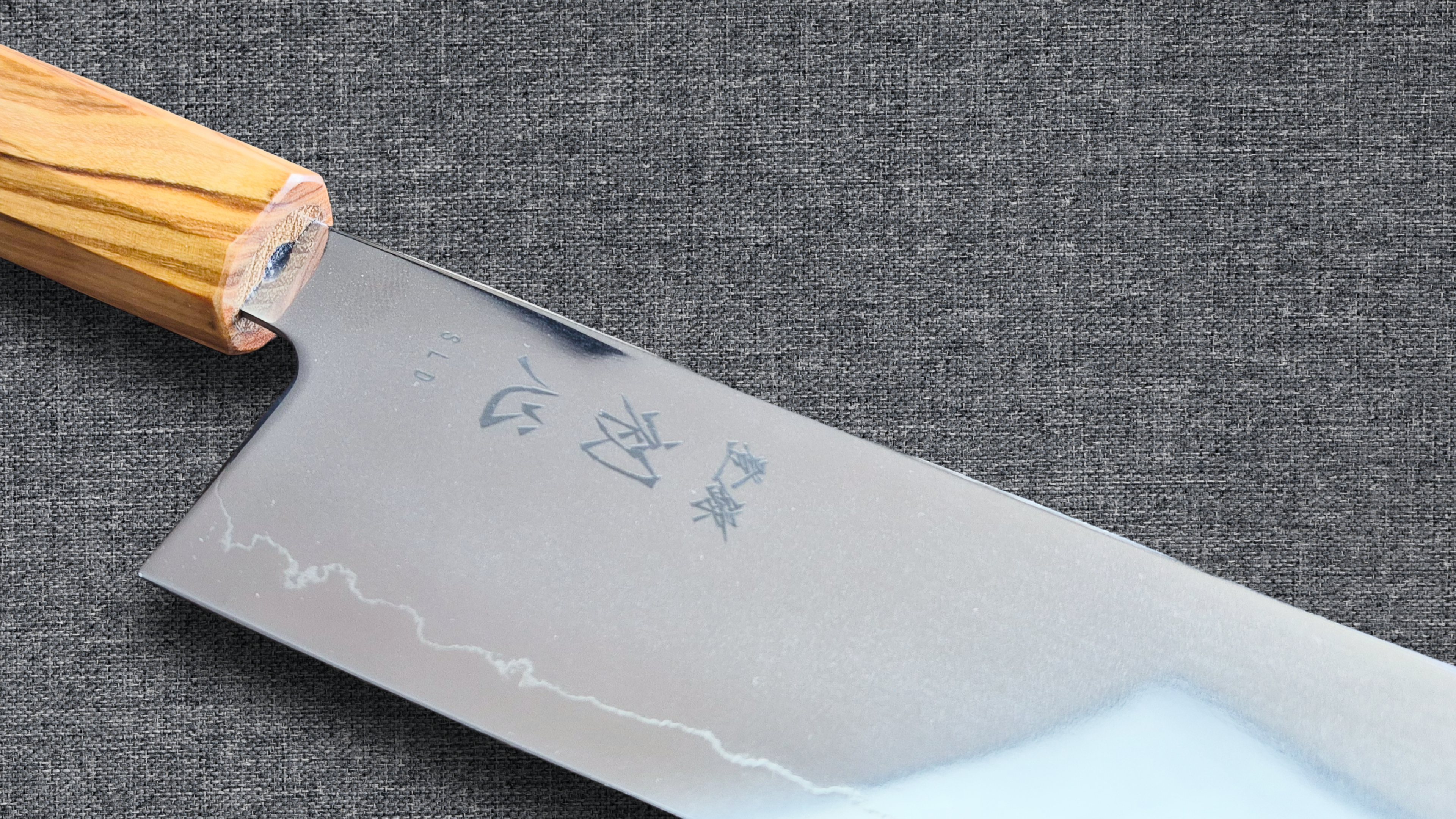 Hatsukokoro SLD Santoku - Mirror 170mm - Zeytin Ağacı