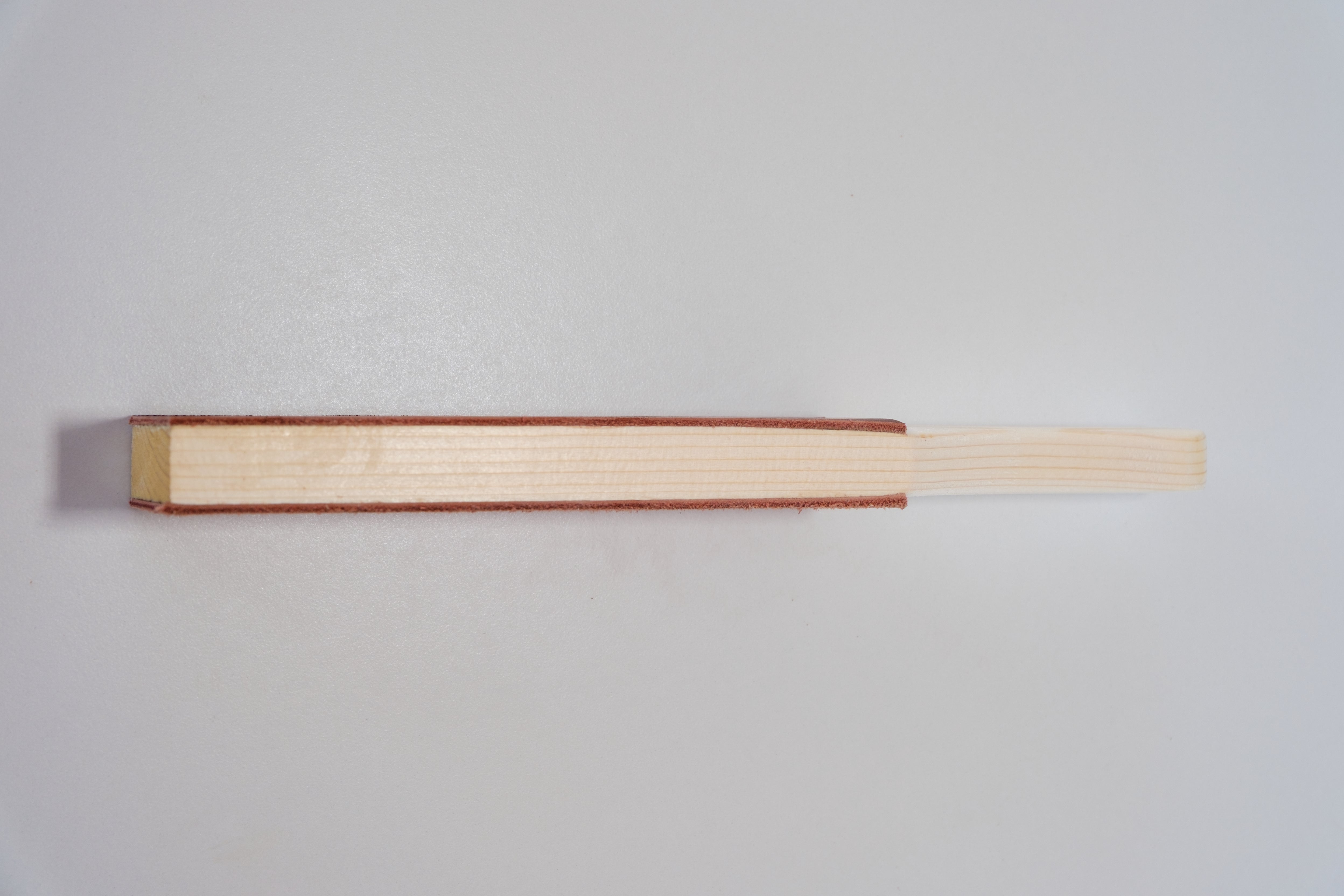 Ahşap Saplı Deri Masat (Yeni Versiyon)