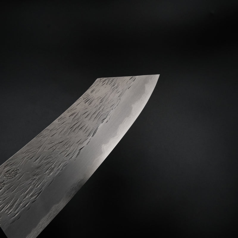 Isamitsu Shirogami #1 Kiritsuke 165mm, kumlama yüzey ve uchigumori parlatma detayı