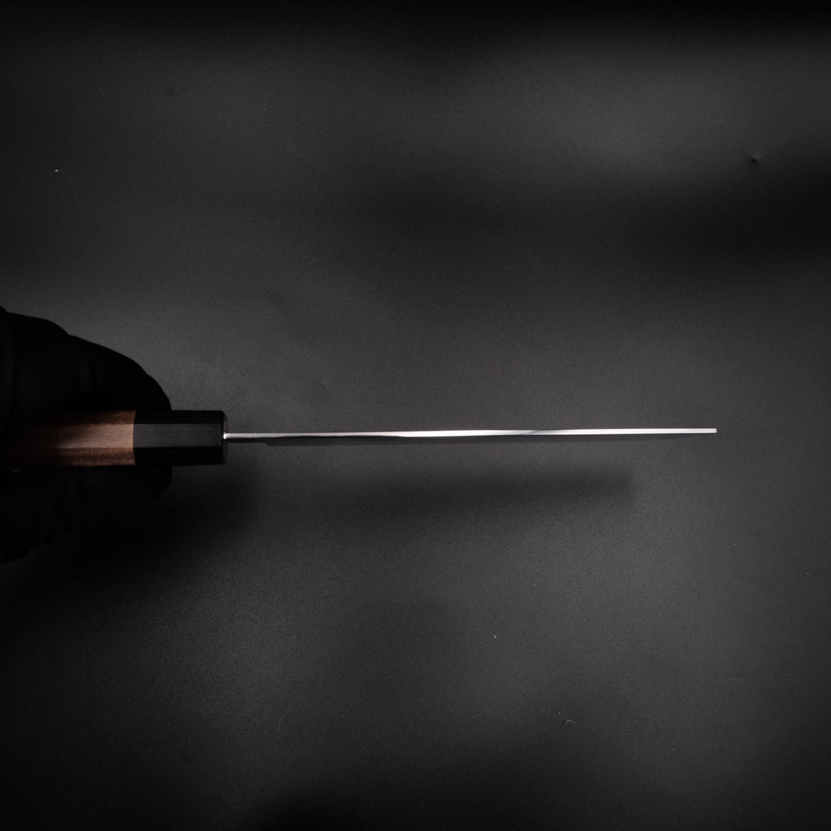 Yoshihiro Ginsan Nakiri 180mm, ağız inceliğini gösteren önden görünüm