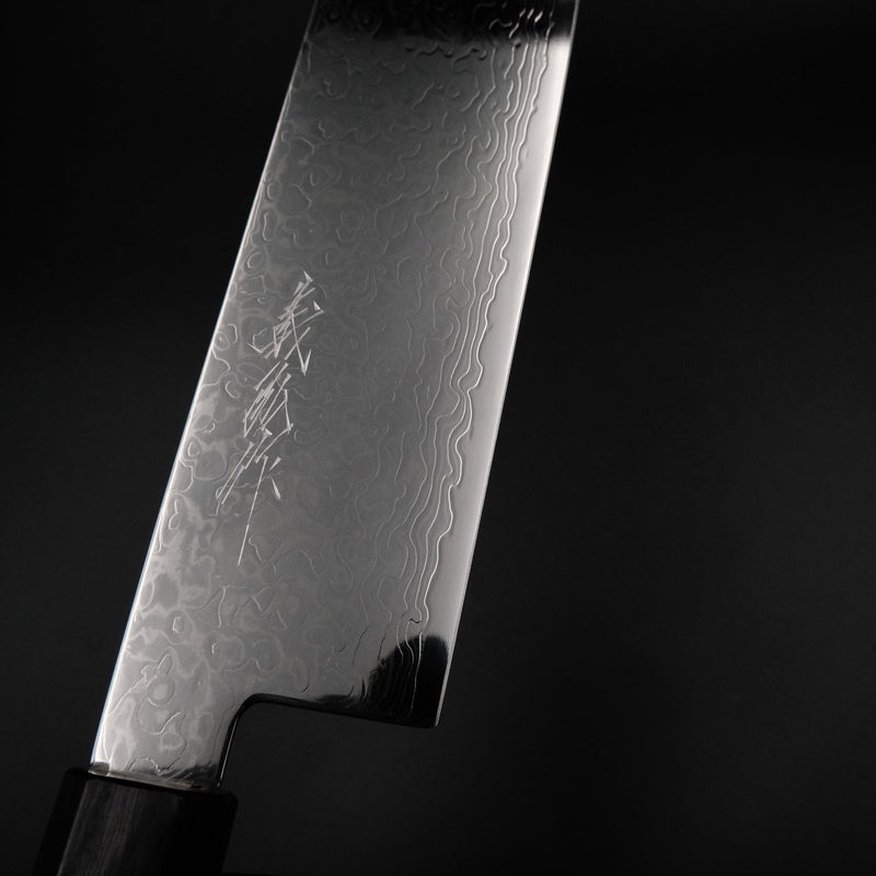 Yoshihiro Ginsan Nakiri 180mm üzerindeki 義弘 kanji imzası ve damascus deseni