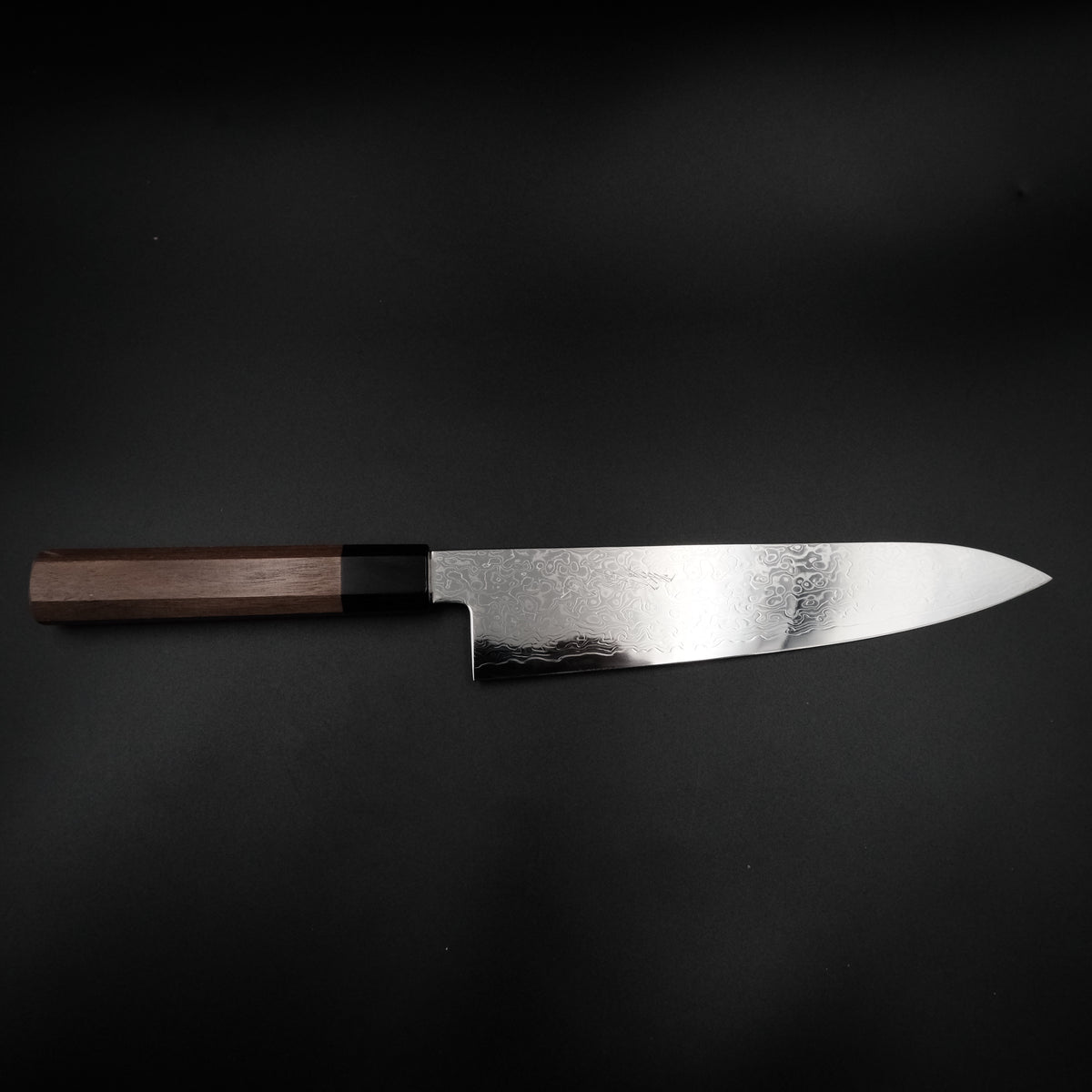 Yoshihiro Ginsan Gyuto 210mm, suminagashi damascus gövde ve manda boynuzu bilezik