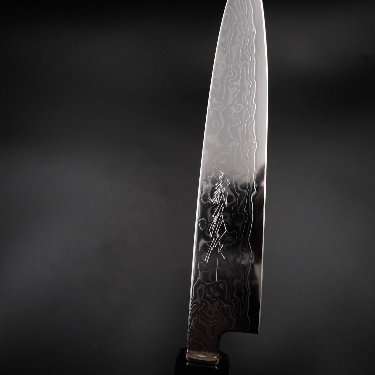 Yoshihiro Ginsan Petty 150mm üzerindeki 義弘 kanji imzası