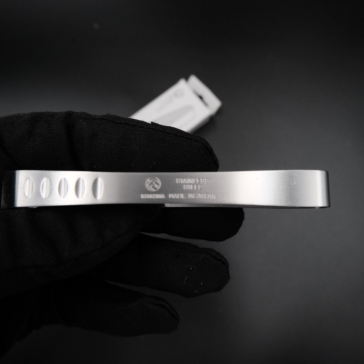 Kankuma S cımbızının gövdesinde Kankuma logosu, Stainless Steel ve Made in Japan damgası