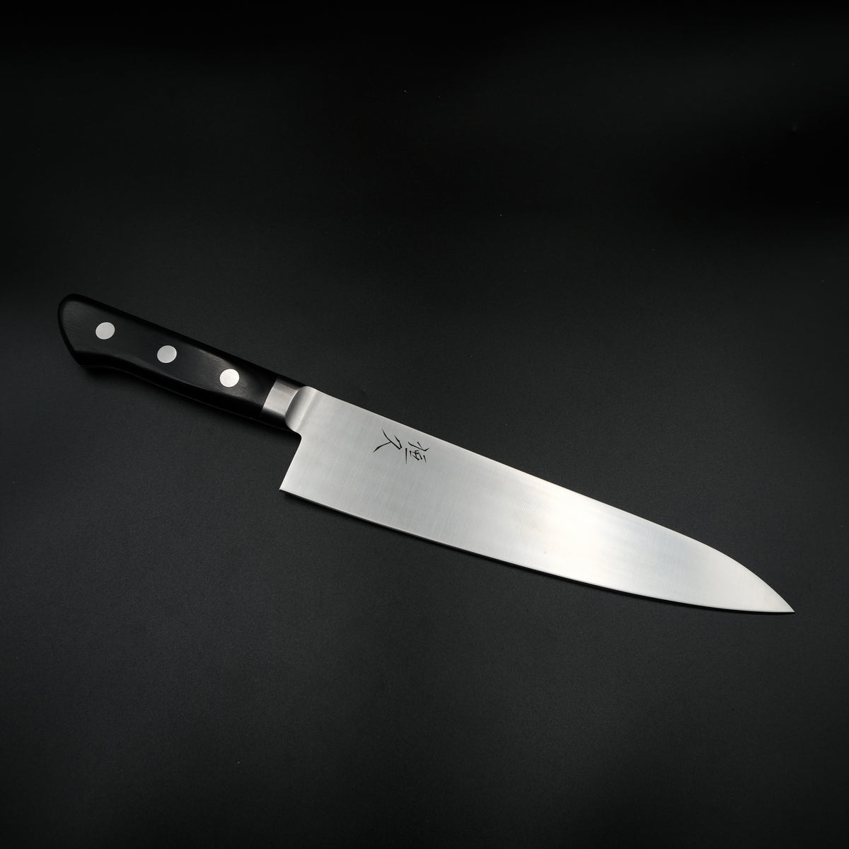 Tsunehisa AUS-8 Gyuto 210mm, topuk ve perçinli sap birleşimi
