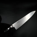 Tsunehisa AUS-8 Gyuto 210mm, elde tutuş ölçeğini gösteren görünüm — görsel 8
