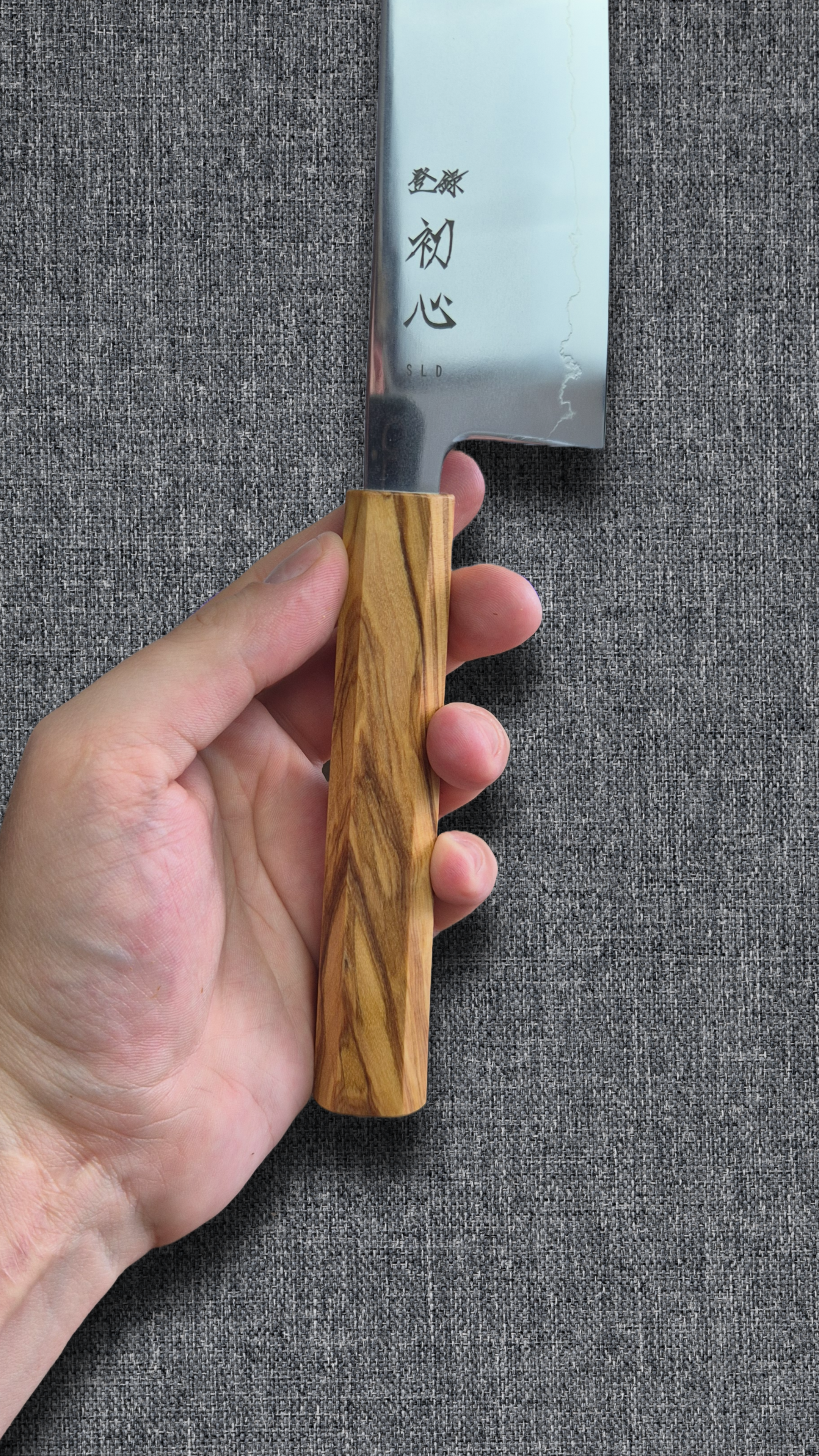 Hatsukokoro SLD Santoku - Mirror 170mm - Zeytin Ağacı