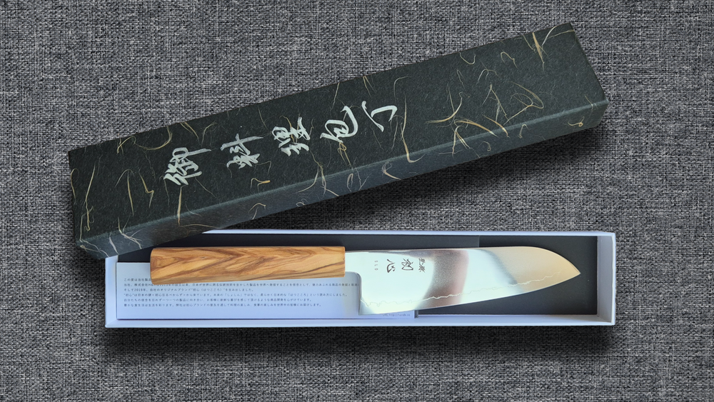 Hatsukokoro SLD Santoku - Mirror 170mm - Olive Wood