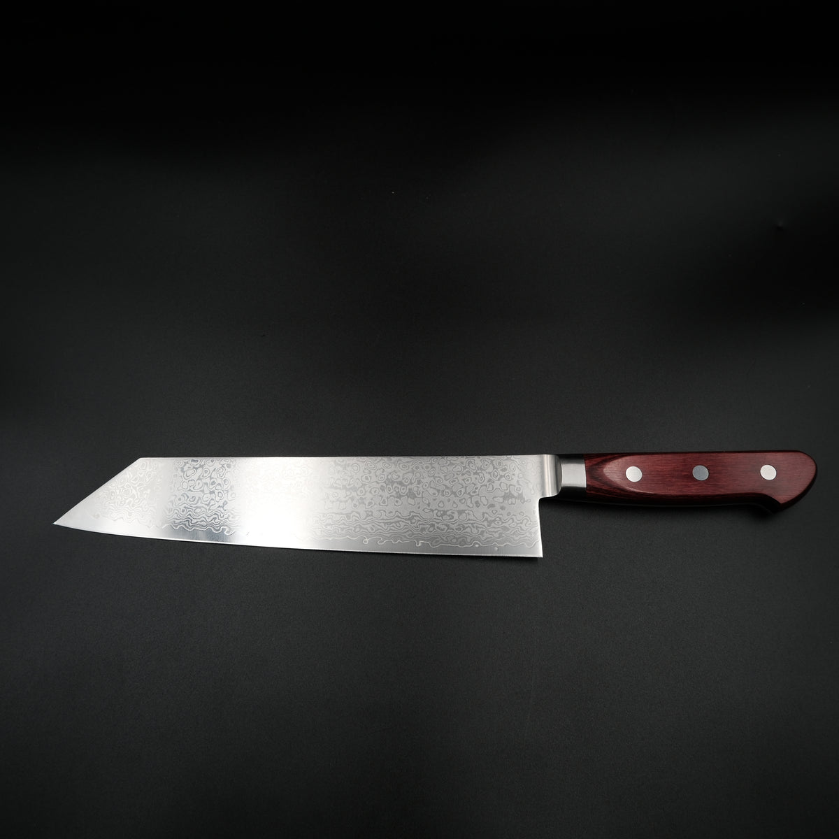 Tsunehisa VG-10 Kiritsuke Damascus 210mm bıçağın kırmızı sap ile tam boy görünümü